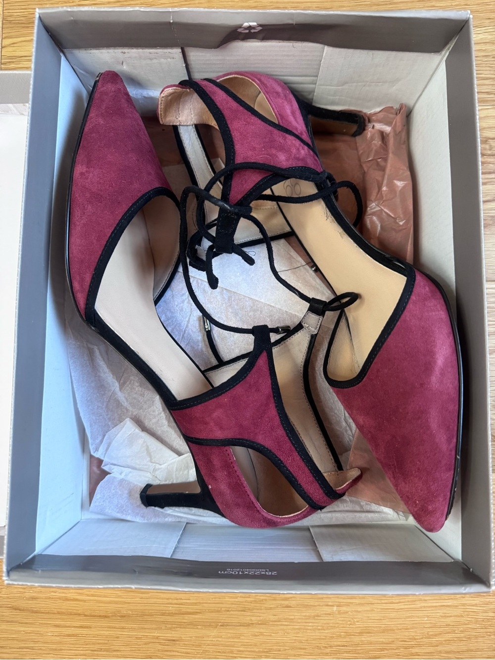 Franco Sarto Darlis Pumps in Burgundy Suede with Black Accents - Picture 2 of 6